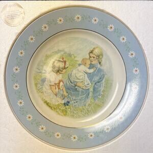 🎁 Vintage 1974 Avon Tenderness Porcelain Commemorative Collector's Plate